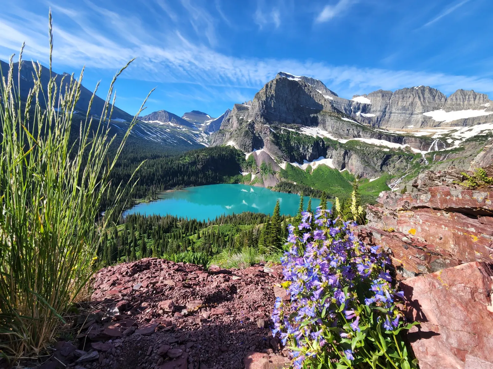 Turquoise mountain lake in Montana